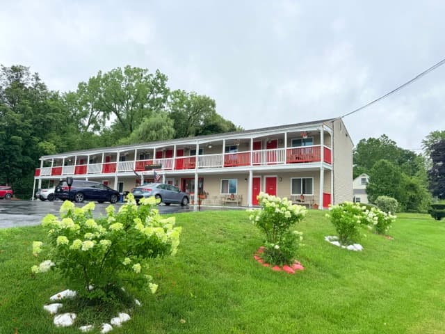 Cozy Corner Motel Exterior